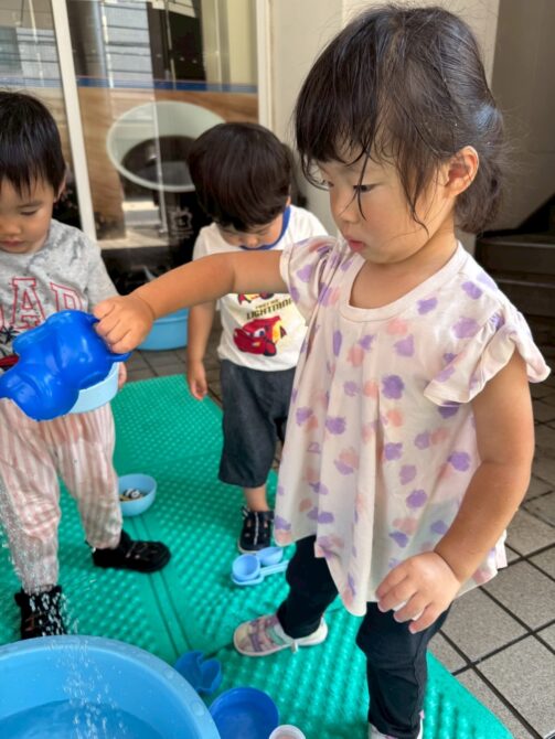 ぱんだ組さん（2歳）ぱんだ組さんも水遊び