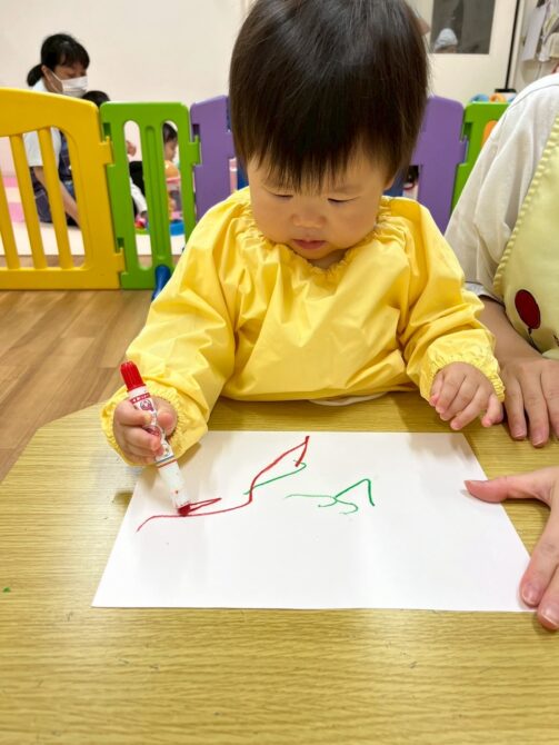 らっこ組さん（0歳）芸術の秋