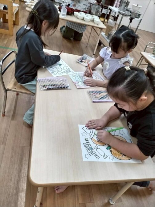 しろくま組さん（４歳）ハロウィンのぬりえ