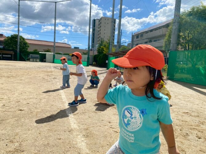 ぞう組（3歳）広場でかけっこ