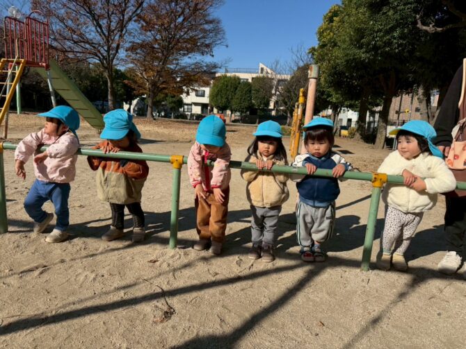 こあら組さん（１歳）上手に順番を待ってますね