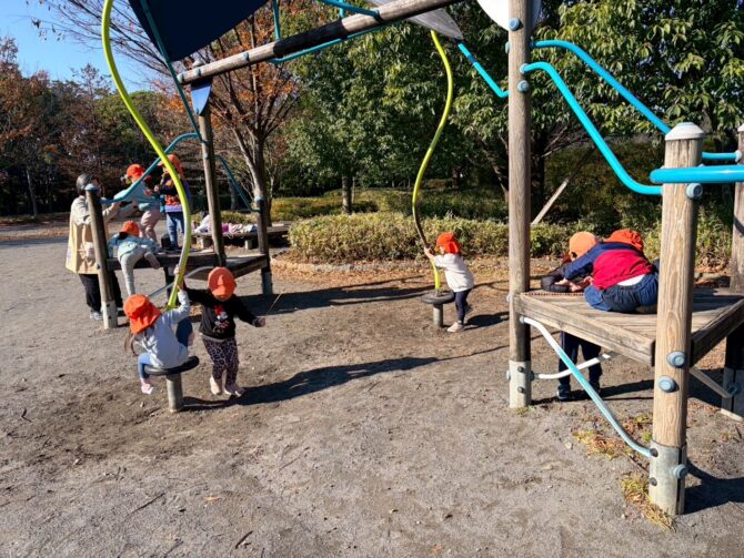 ぞう組さん（３歳）遊具で遊ぼう