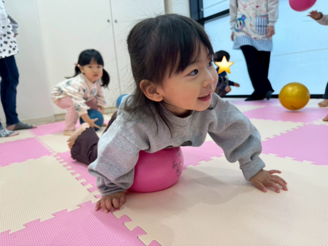 こあら組さん（１歳）ボール遊びいろいろ